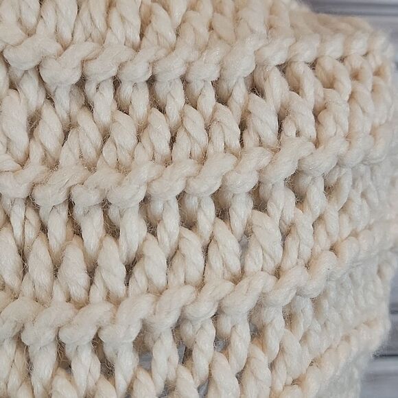 Handmade chunky knit scarf in a cape style - Picture 4 of 9